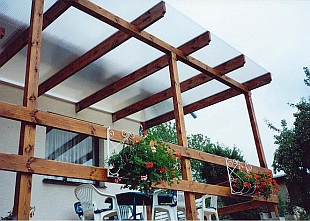 Pergola v zahradě (VLADEKO)